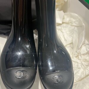 CHANEL RUBBER RAIN BOOTS SIZE 38